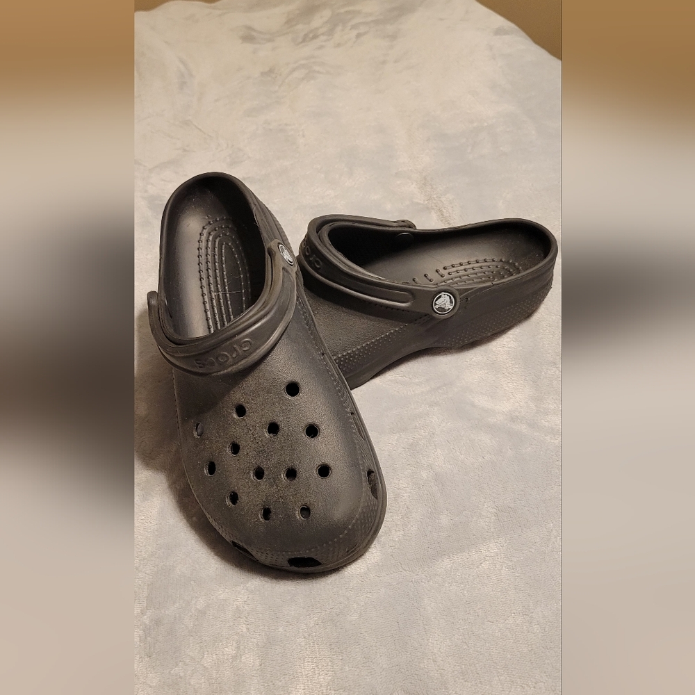 Black Crocs